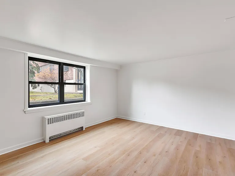 Tivoli Park Apartments — Photo 22