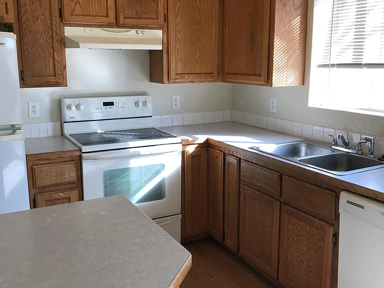 359 Pheasant Rd W #D — Photo 3