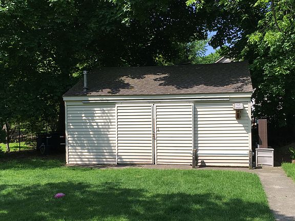 4th image of 18365 Bedford St