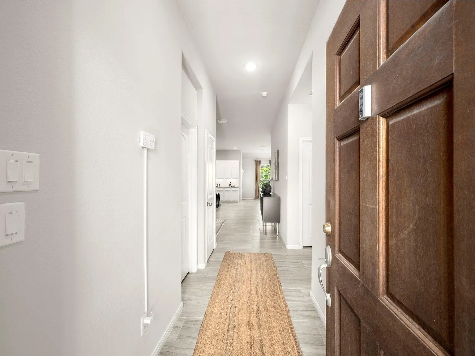 4 bed, 2.0 bath, 2316 sqft, $2,600 — Photo 4
