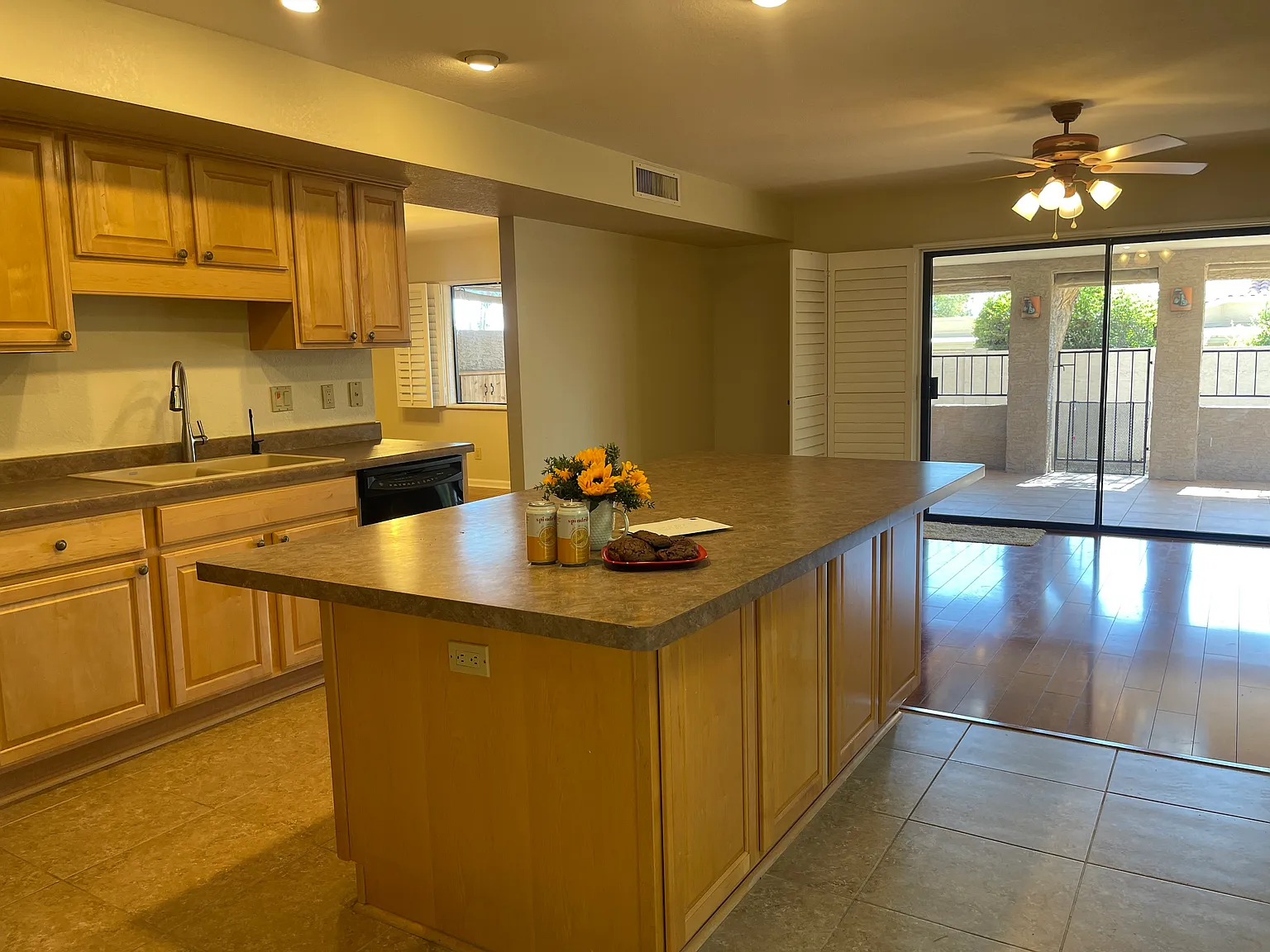 3 bed, 2000 sqft, $2,950 — Photo 3