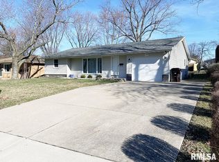 3129 W Chartwell Rd, Peoria, IL 61614