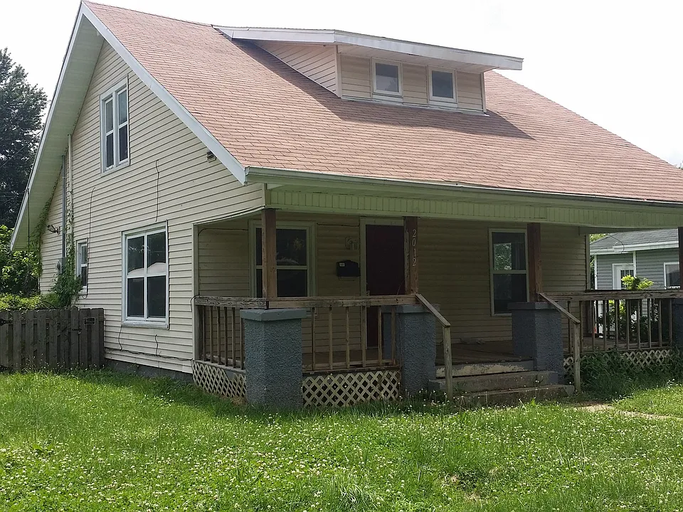 2012 W Webster St