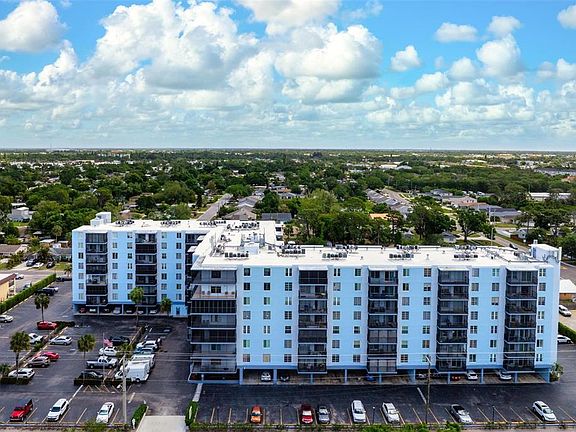 3rd image of 2901 26TH STREET W #303