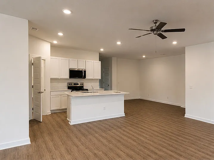 6336 Warwick Dr — Photo 2