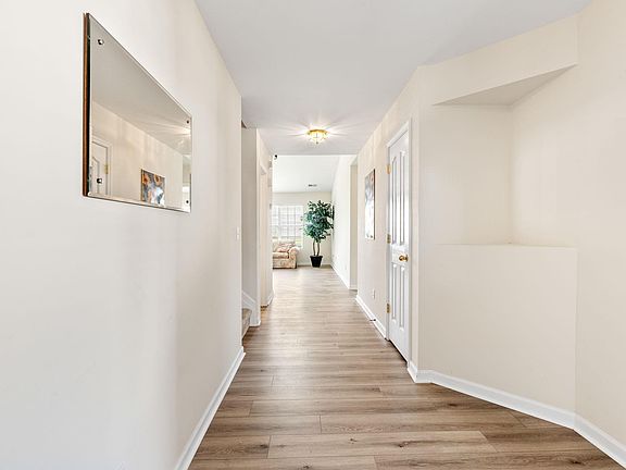 5th image of 100 Becket Ct