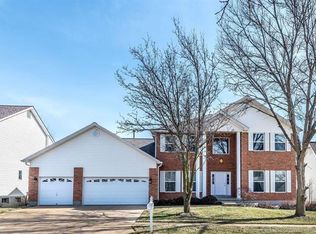208 Harbour Pointe Dr, Grover, MO 63040