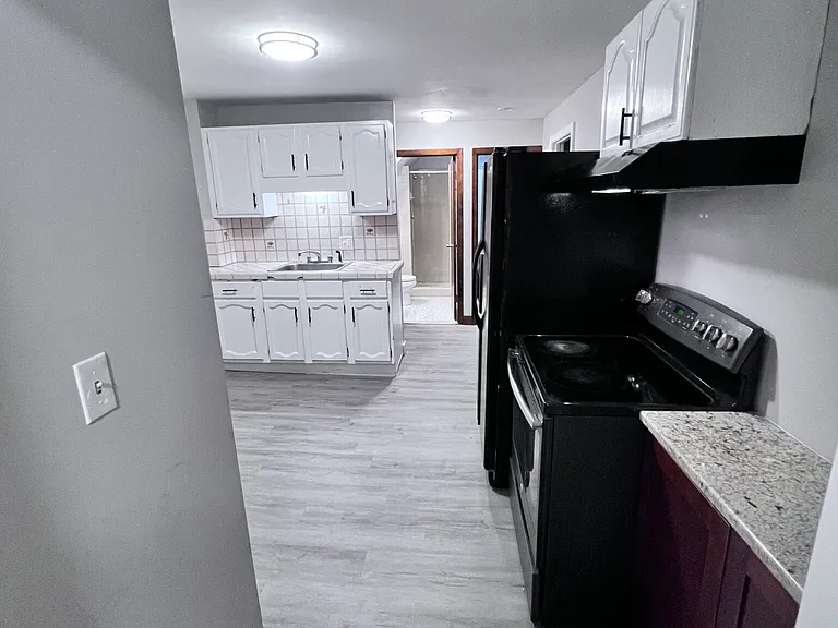 137 Florence St #3 — Photo 3