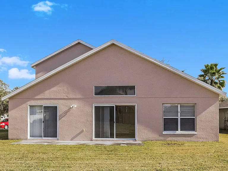 1300 Creekview Ct — Photo 17