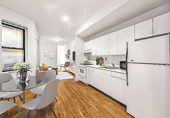 4th image of 231 E 53rd St #4F