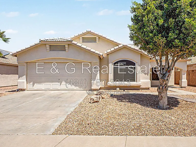 678 W Fremont Dr — Photo 2