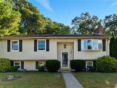 37 Carriage Rd, Cranston, RI, 02920