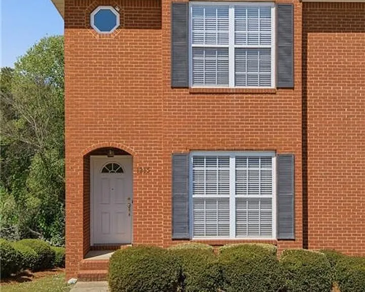 1213 N Dean Rd — Photo 1