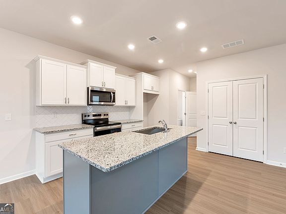 2nd image of 160 Millers Ln