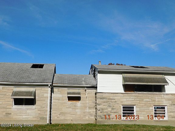 3rd image of 2111 E East Ln