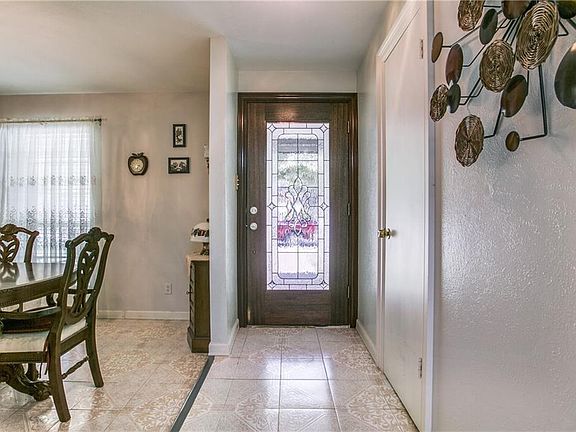 3rd image of 1409 Park East Dr