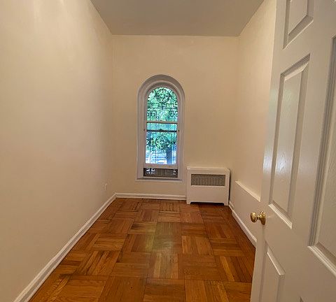 4th image of 5 E 63rd St APT 1ABC