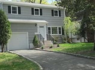 9 Forest St, Livingston, NJ 07039