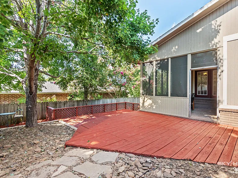 2416 N Robin Rd — Photo 21