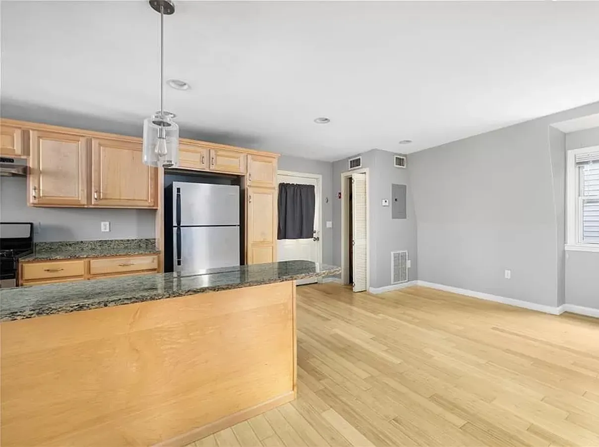 2 bed, 800 sqft, $2,200 — Photo 1