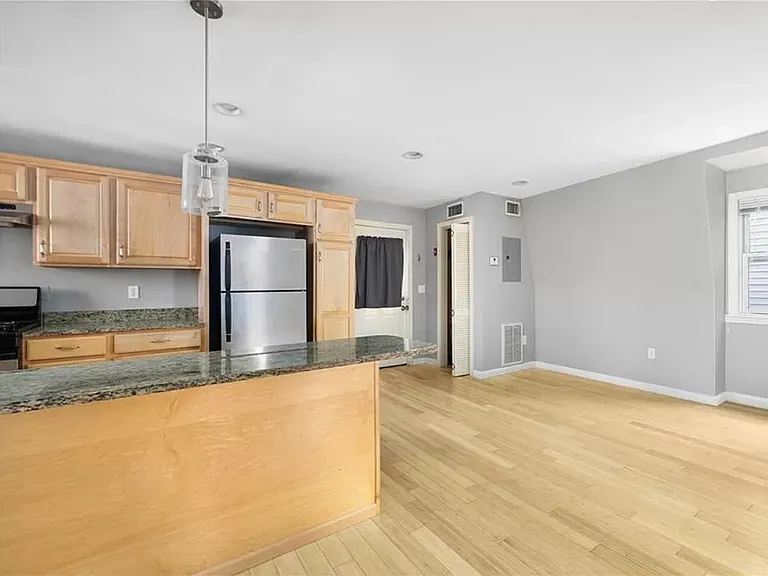 86 Grove St #2 — Photo 4