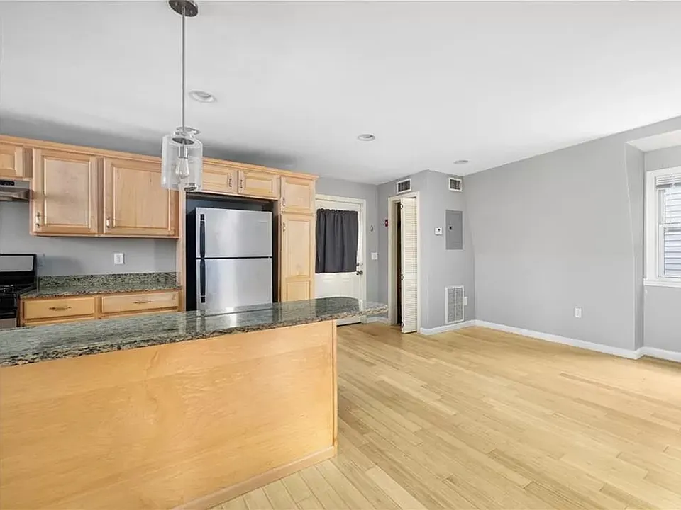 86 Grove St #1
