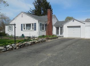 47 Governor Dr, Westfield, MA 01085