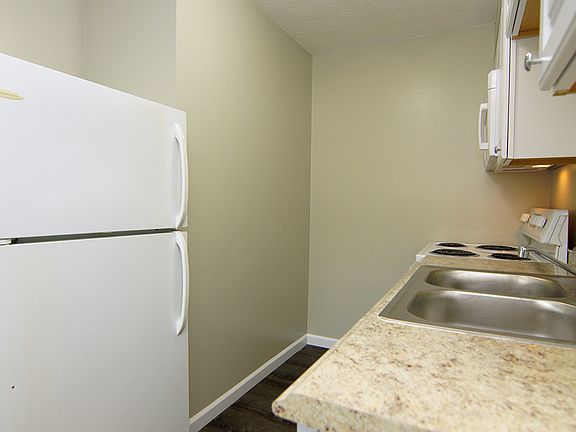 2nd image of 16 Koehler Ave APT 2