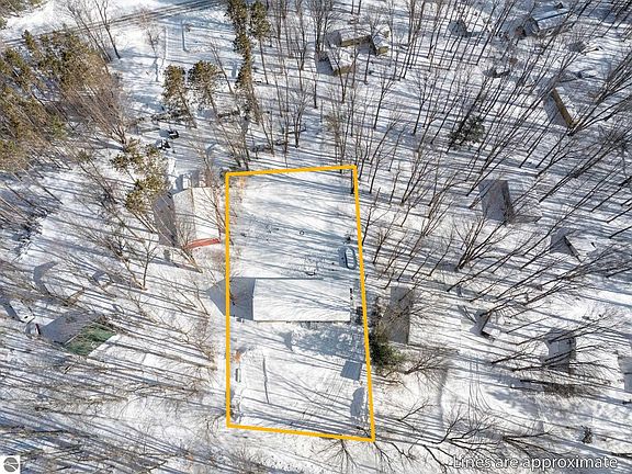 2nd image of 1111 E Lake Dr SE