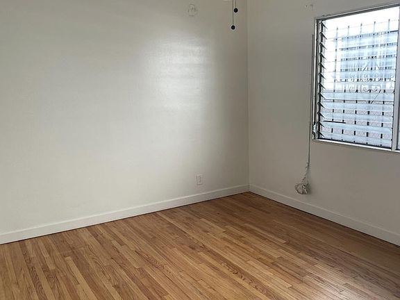 3rd image of 1224 N Mansfield Ave #1224