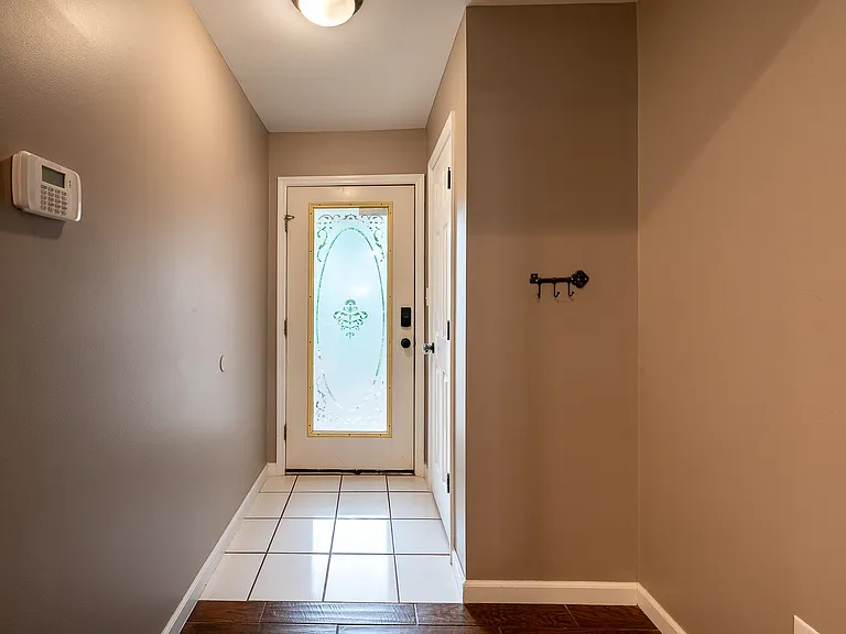 1018 Durban Dr — Photo 2