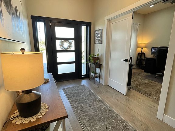 5th image of 1934 Scotch Pine Dr