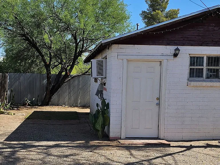 3441 N Mountain Ave #GUEST HOUSE — Photo 3