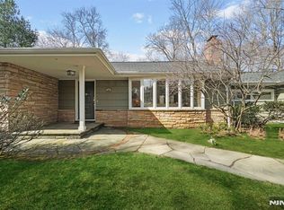 13 Orchard Dr, Upper Saddle River, NJ 07458