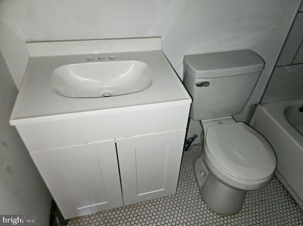 philadelphia-pennsylvania-165126772 picture