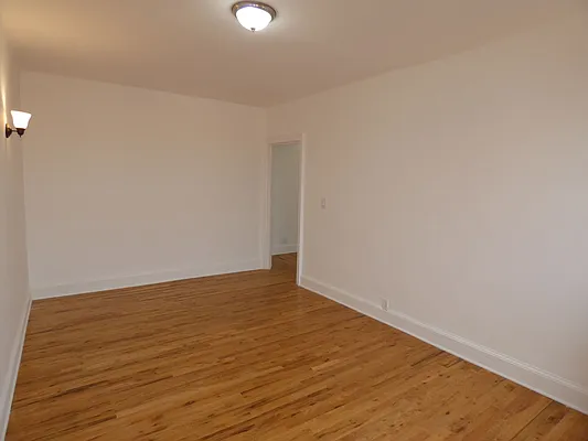 Rented by Karten Real Estate Services LLC | media 29