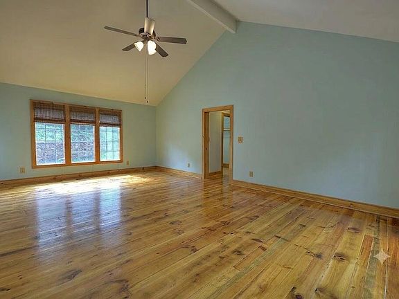3rd image of 333 Orchard Loop Rd
