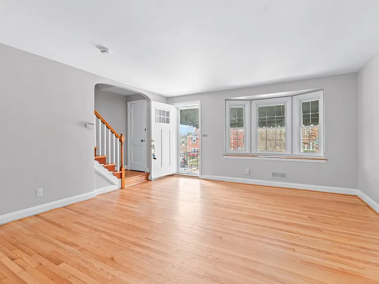 131 Stanmore Rd — Photo 1