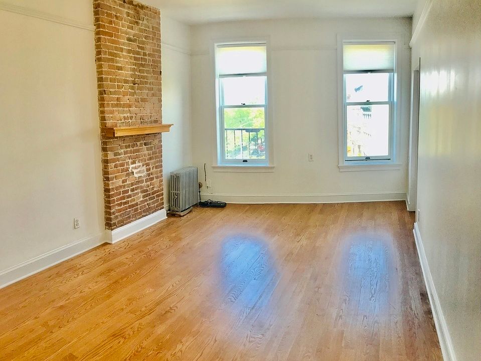 1st image of 401 Smith St APT 4F