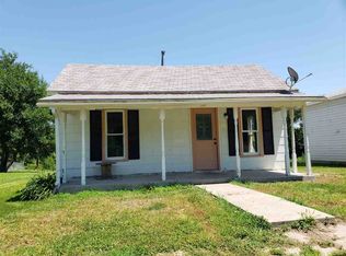 212 S Cherry St, Maywood, NE 69038