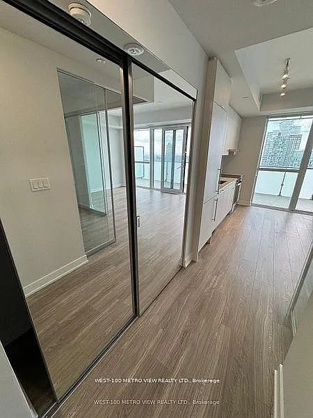 Building Photo - 430 Square One Dr #3404