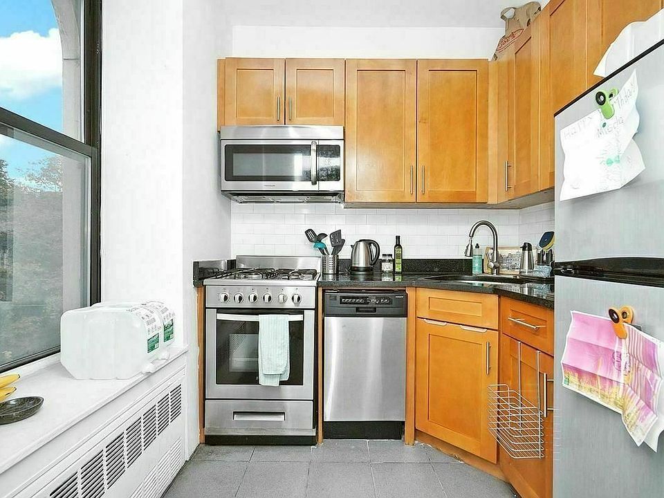 1st image of 300 Manhattan Ave APT 5B