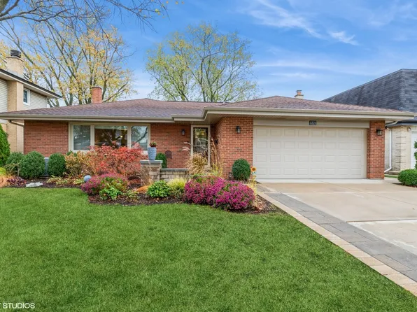 1221 Crain St, Park Ridge, IL 60068