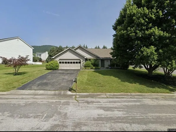 5002 Orchard Park Dr, Roanoke, VA 24019