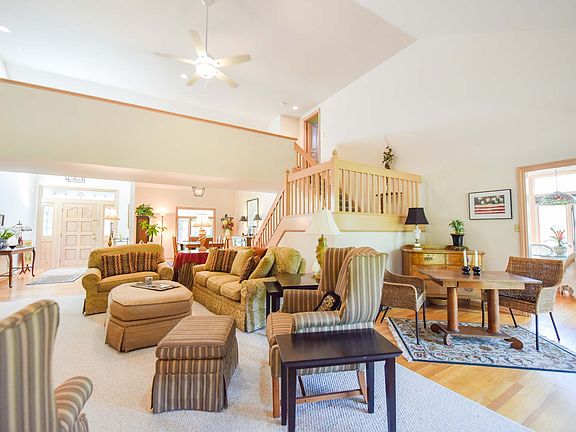 5th image of 6227 Inverurie Dr W