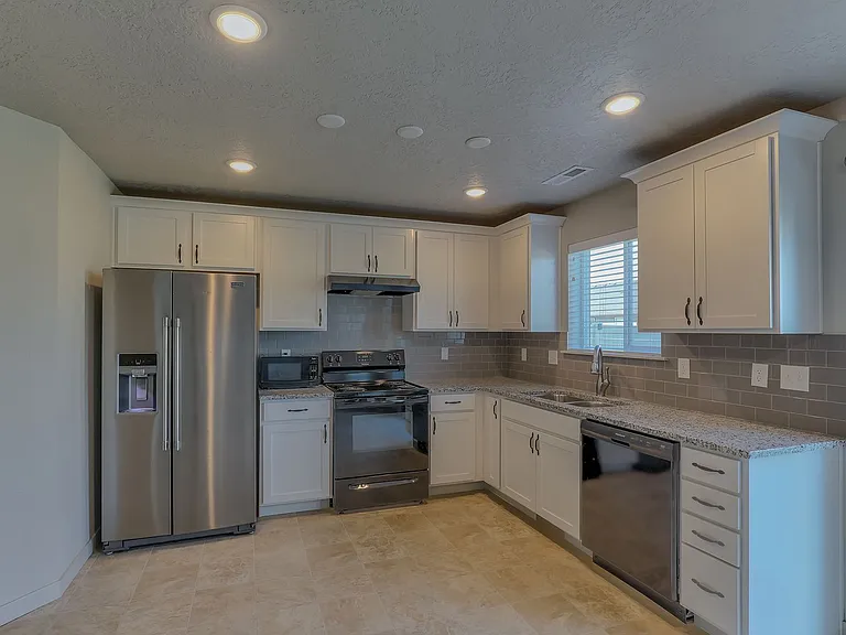 7505 S Foremast Ave — Photo 12