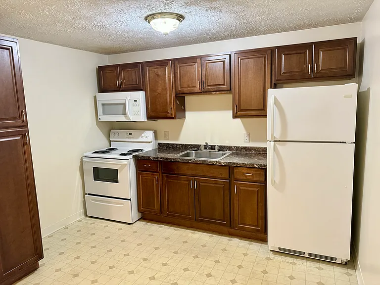 75 Log St #2B — Photo 6