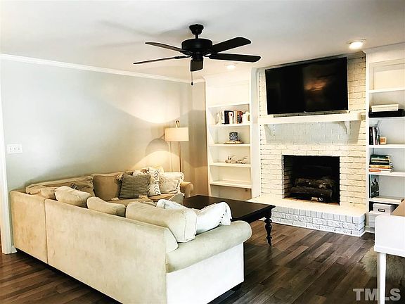 3rd image of 27 Eden Dr
