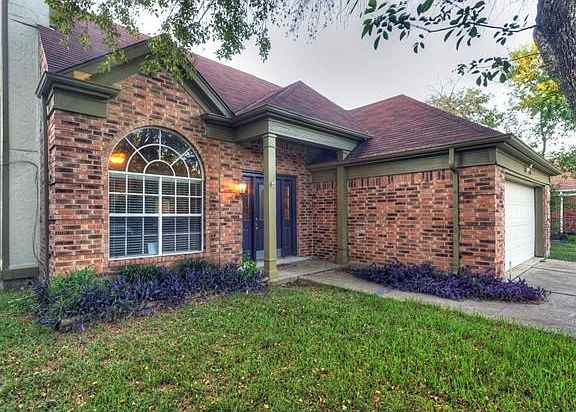 Large palladium window provides a good deal of natural light into the family room.