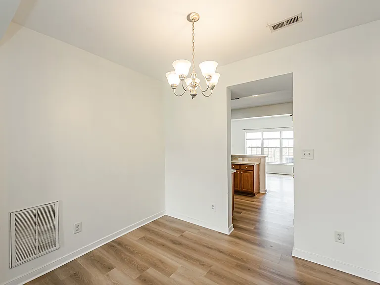 1429 New Haven Ct — Photo 8